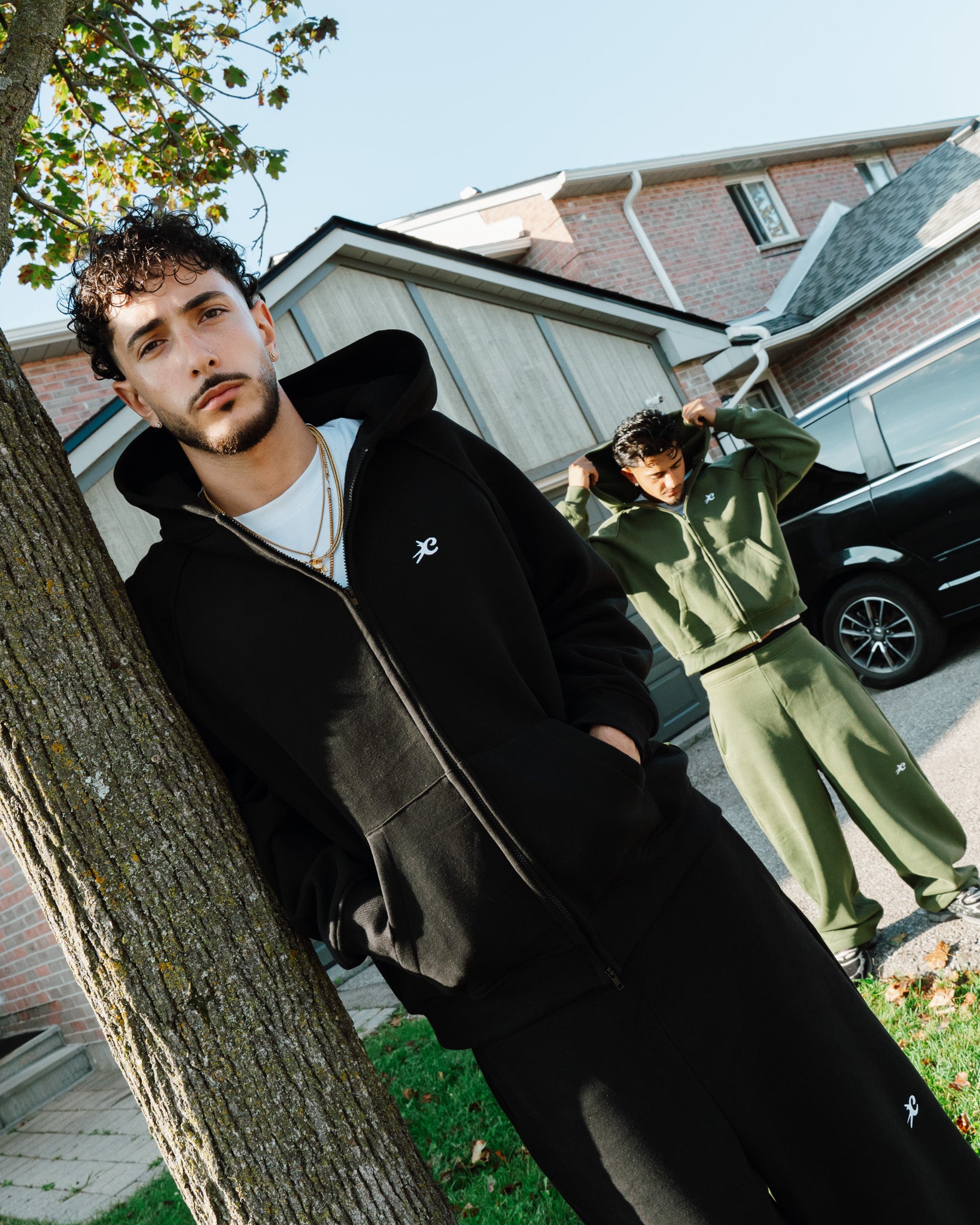 BLACK BASICS ZIP-UP
