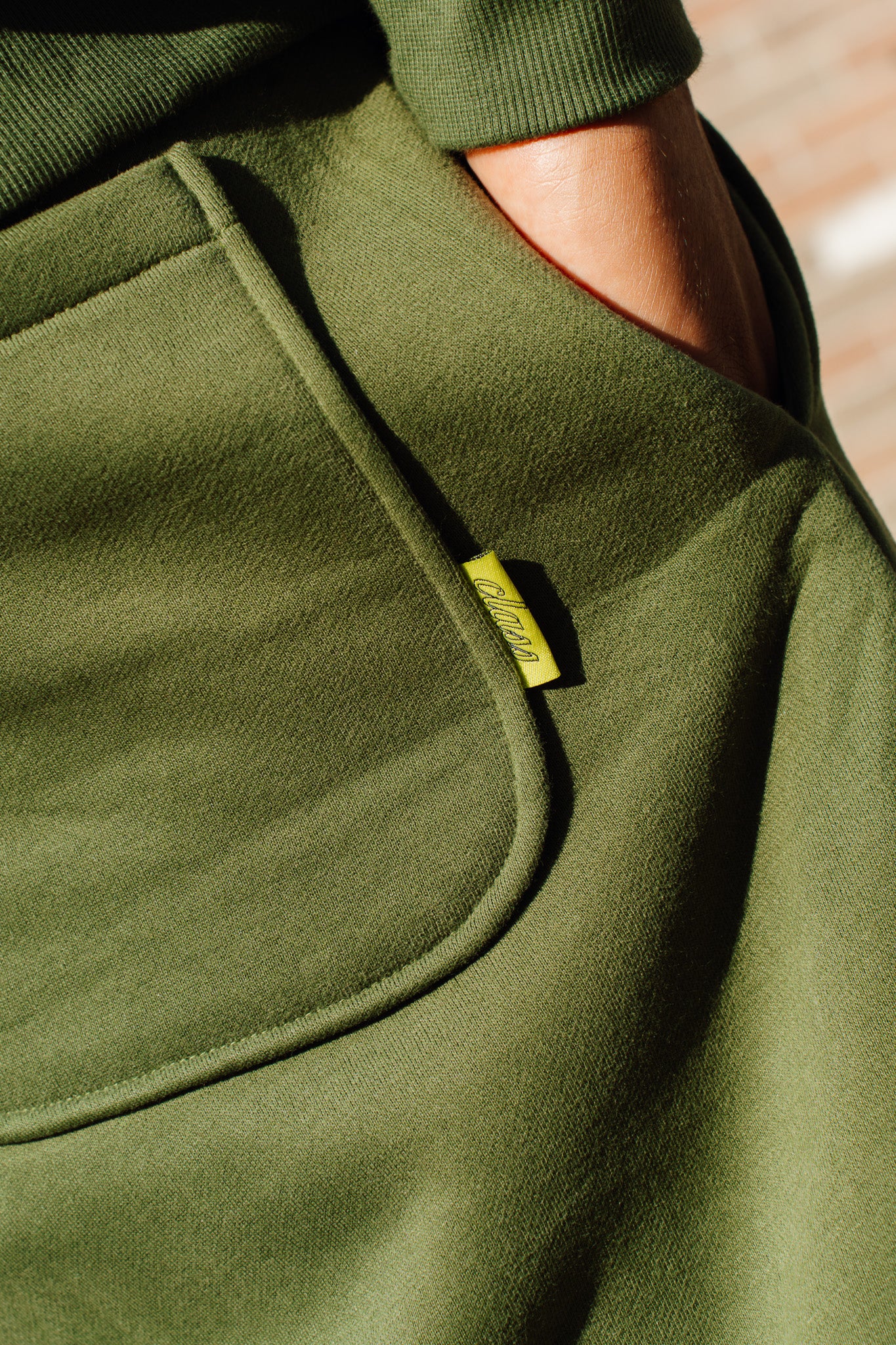 BASICS TRACKSUIT