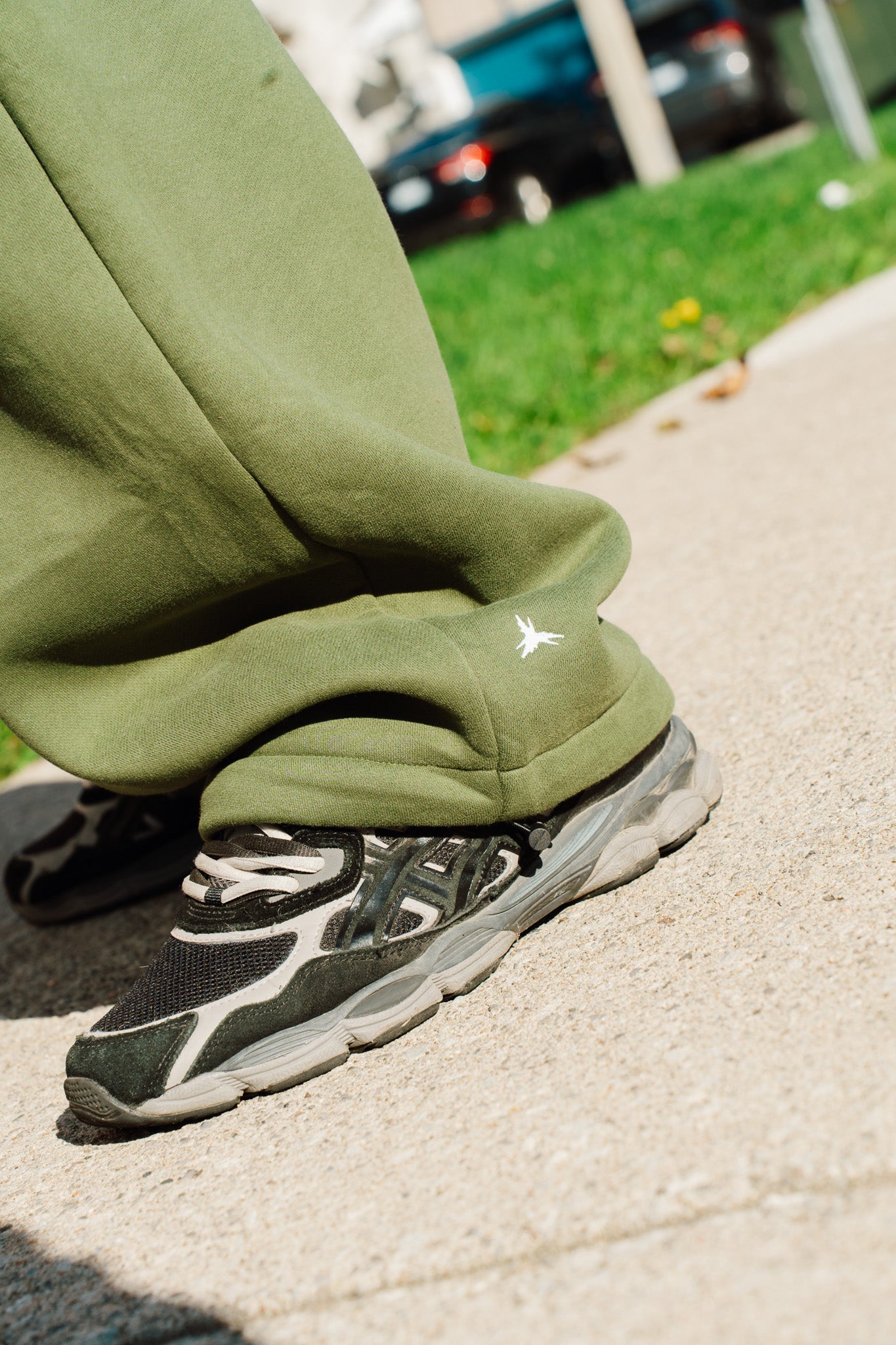 OLIVE BASICS SWEATPANTS