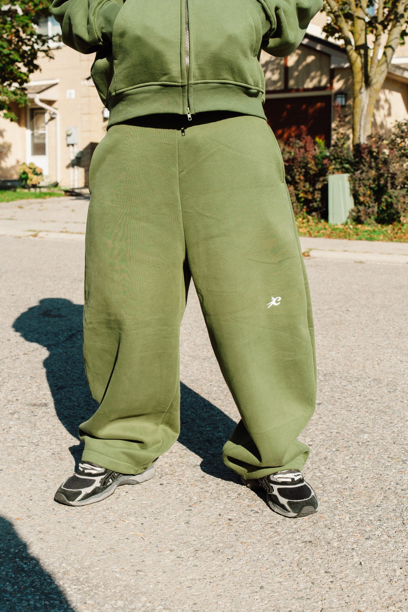 OLIVE BASICS SWEATPANTS