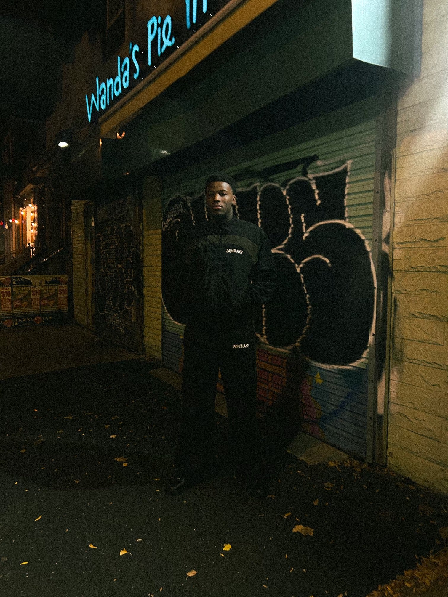 BLACK WINDBREAKER BOTTOM