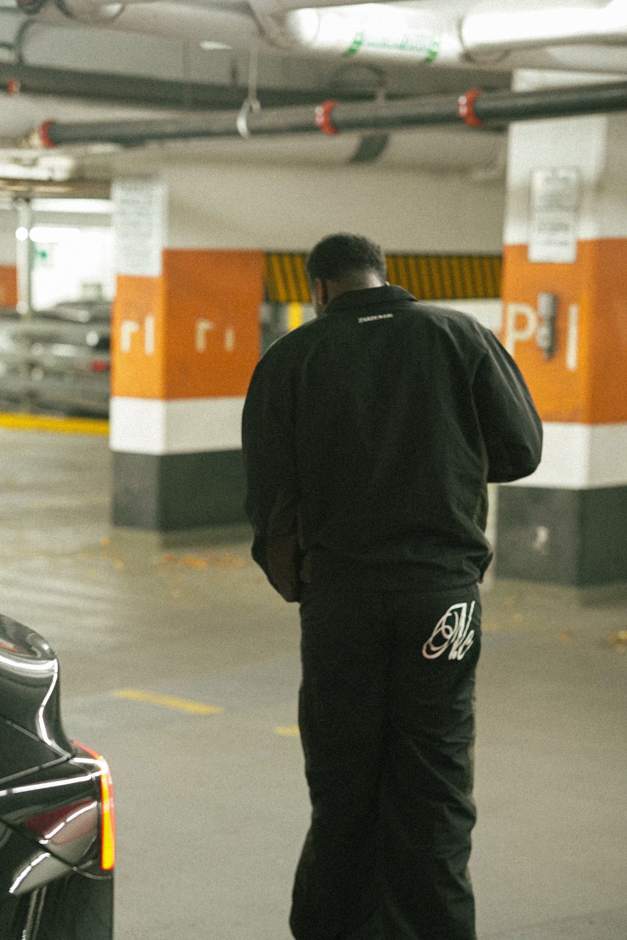 BLACK WINDBREAKER BOTTOM