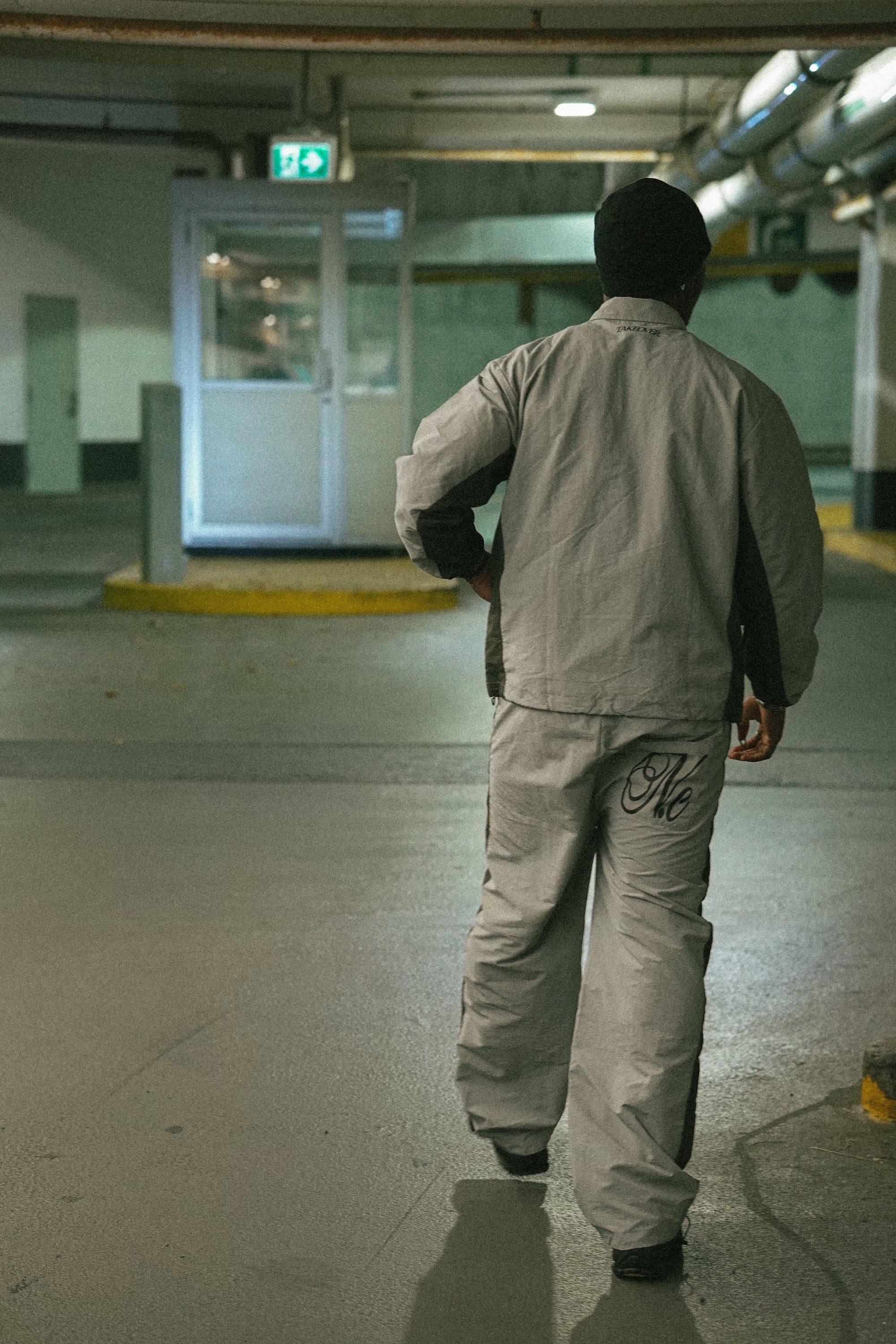 GREY WINDBREAKER BOTTOM