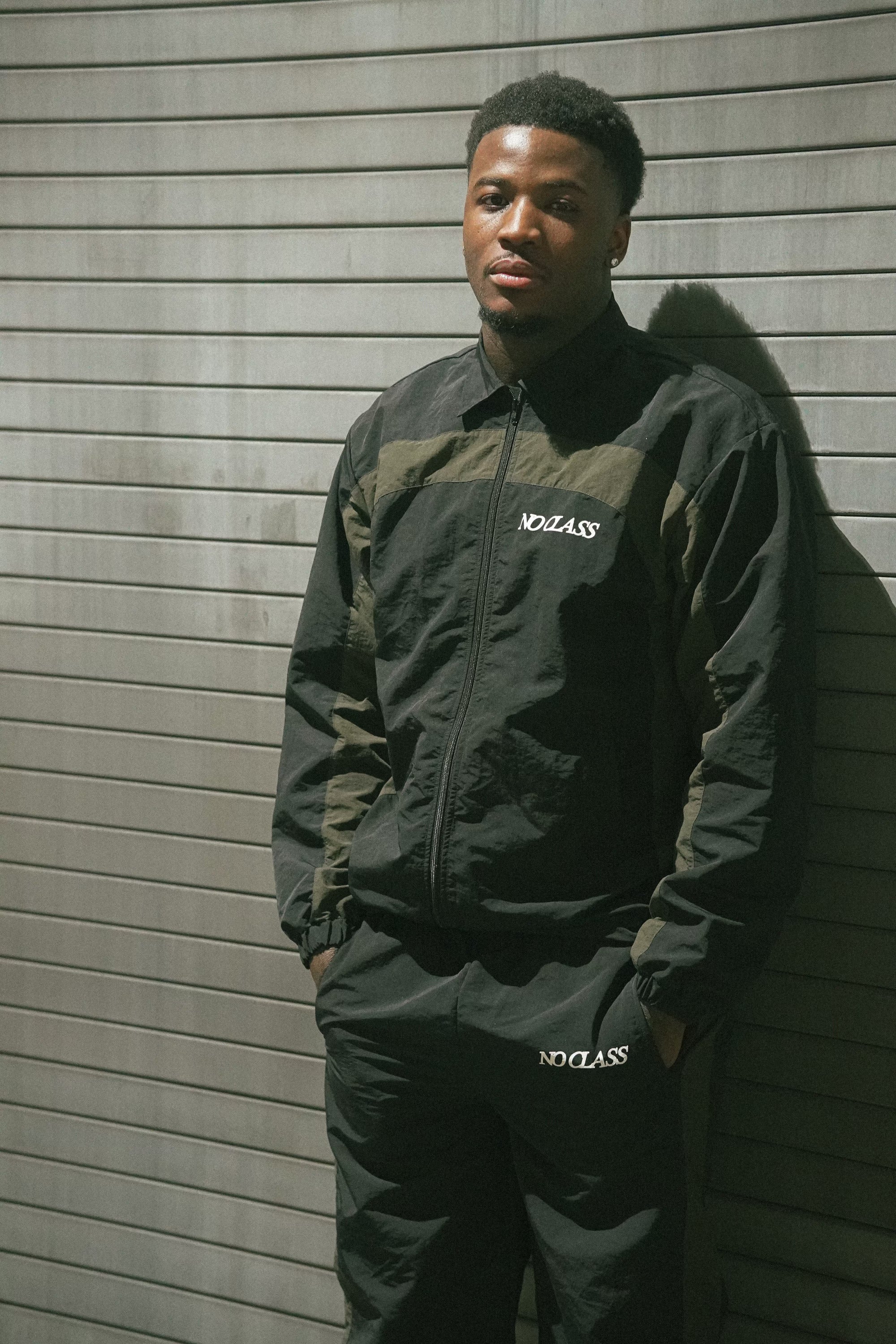 BLACK WINDBREAKER TOP