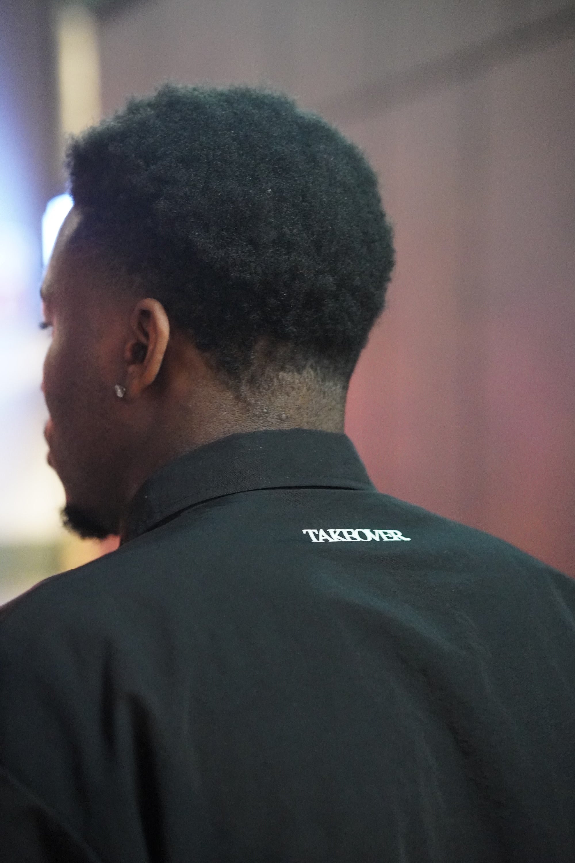 BLACK WINDBREAKER TOP