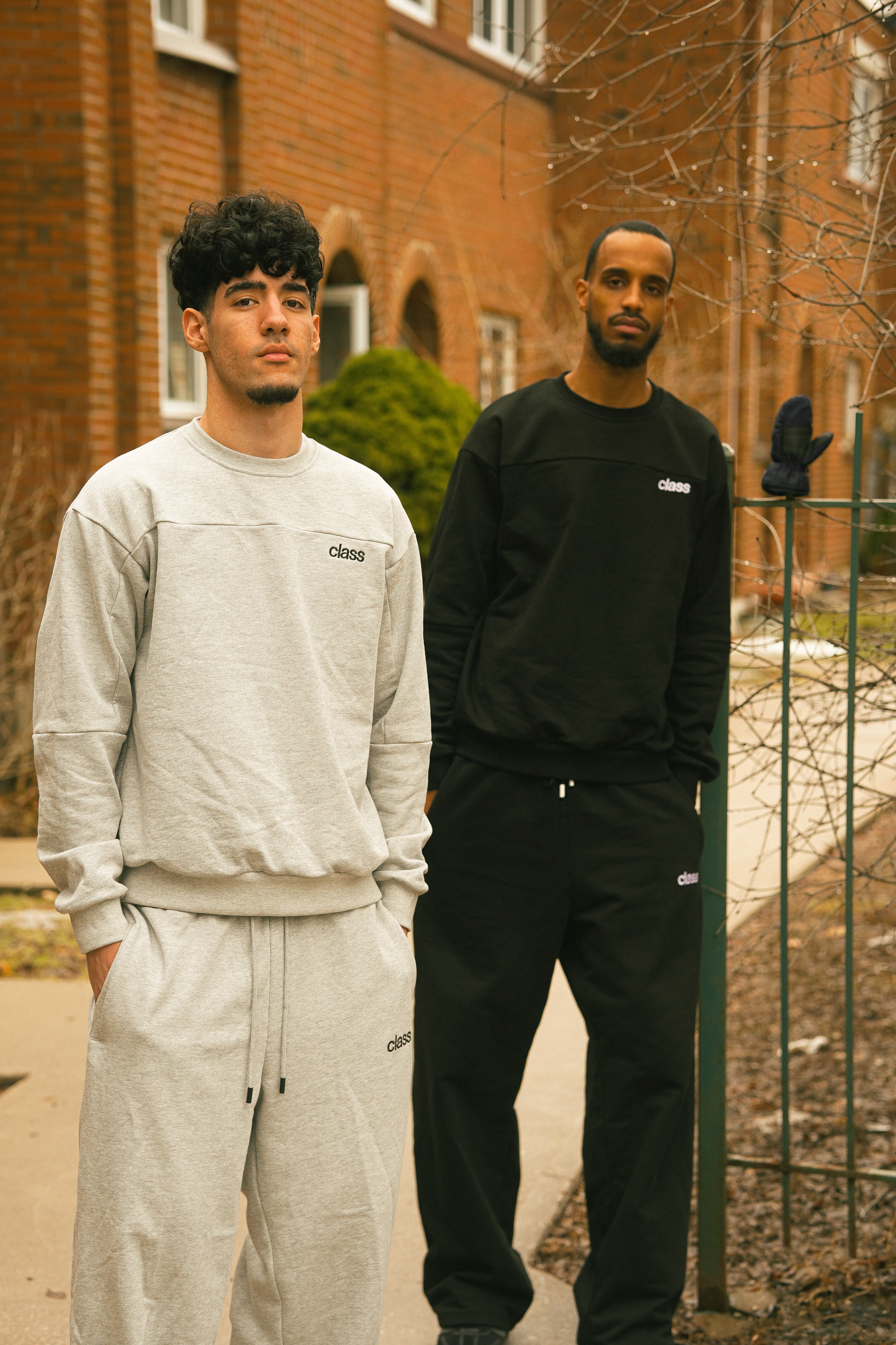 GREY CREWNECK